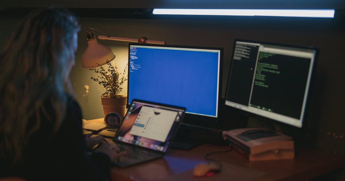 jsdeck vs Supabase para datos en React: datastore simple o Postgres completo